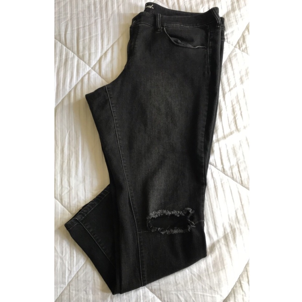 Woman’s  Mid Rise Skinny Jeans